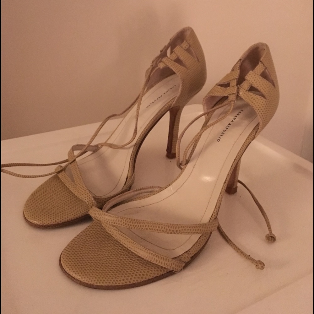 Tan strappy/tie heels